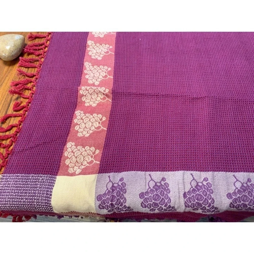Primitive Artisan Inc 100% Cotton Boho VTG Purple & Red Grape Motif Woven Tablec